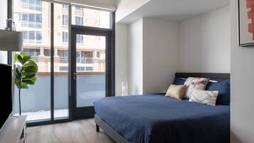Studio, 1 Tempat Tidur Queen (Self Check-in with Virtual Front Desk) | Didekorasi berbeda-beda dan dilengkapi dengan perabotan berbeda-beda