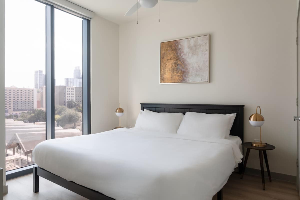 3 Bedroom Apartment (Self Check-in with Virtual Front Desk)