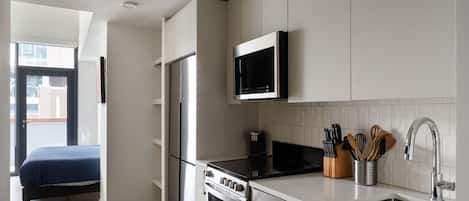 Studio Apartment, Queen Bed (Self Check-in with Virtual Front Desk) | Individually decorated, individually furnished, iron/ironing board