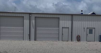 Great for fishermen, room for your boat. Great outdoor entertainment space.