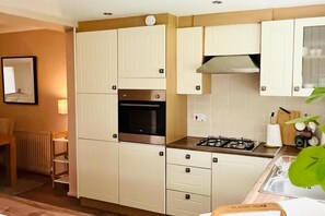 Cottage | Cuisine privée | Réfrigérateur, micro-ondes, four, plaque de cuisson