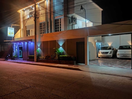 Fachada de la propiedad