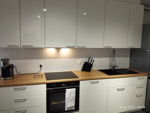 Kühlschrank, Ofen, Herdplatte, Geschirrspüler