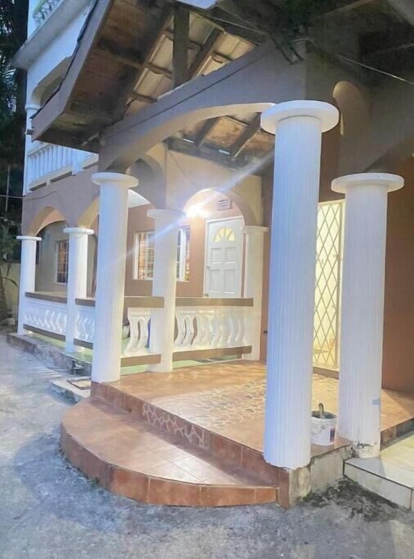 Exterior detail - Pinevalley 2Bedrooms 2 bathrooms Patio Groundfloor (Hatfield)