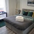 Bright & Stylish 1-bed Apt W/free Parking & Wi-fi