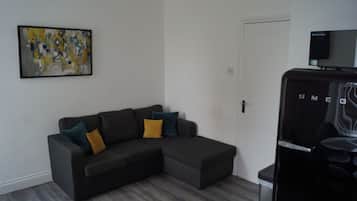 Apartment | Living area | TV