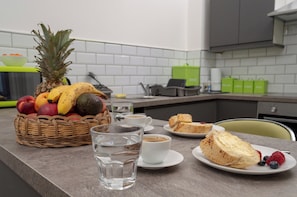 Private kitchen - Spacious Apt Dundee Dockside 3-bedrooms Fast Wi-fi (Dundee)