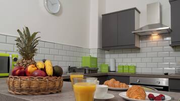 Apartemen | Dapur pribadi | Lemari es, microwave, oven, dan kompor