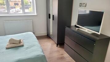 Apartment | 2 bedrooms, iron/ironing board, bed sheets