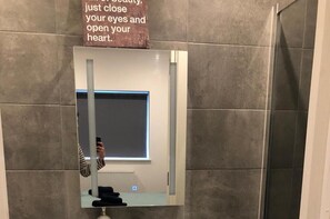 Apartment | Bathroom | Combined shower/tub, deep soaking tub, hair dryer, towels