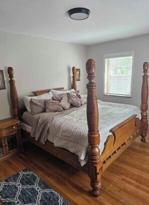 3 habitaciones, tabla de planchar con plancha, wifi y ropa de cama 