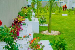 Property grounds - Sunset Bliss Paradise in Lilongwe (Lilongwe)