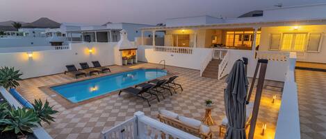 Et oppvarmet basseng