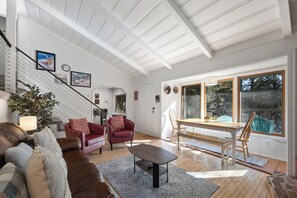 Interior - Cute Donner Lake Cabin Near Sugar Bowl and Royal Gorge on Old Hwy 40! (Truckee)
