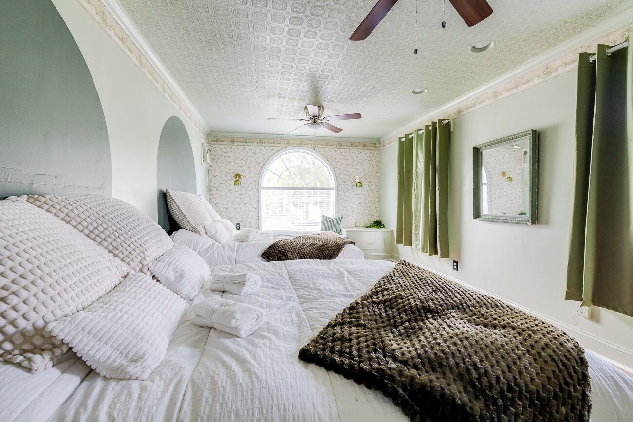 4 Schlafzimmer, Schreibtisch, Bügeleisen/Bügelbrett, WLAN