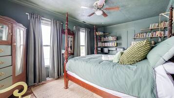 4 bedrooms, desk, iron/ironing board, WiFi