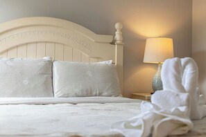 5 bedrooms, travel cot, free WiFi, bed sheets - Bliss@Ballyshannon, a  5 bed 4 bathroom West Facing Home with pool and spa (Davenport)