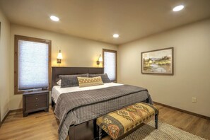 3 bedrooms, desk, iron/ironing board, travel crib - Mystic Mountain Haven (Red Lodge)