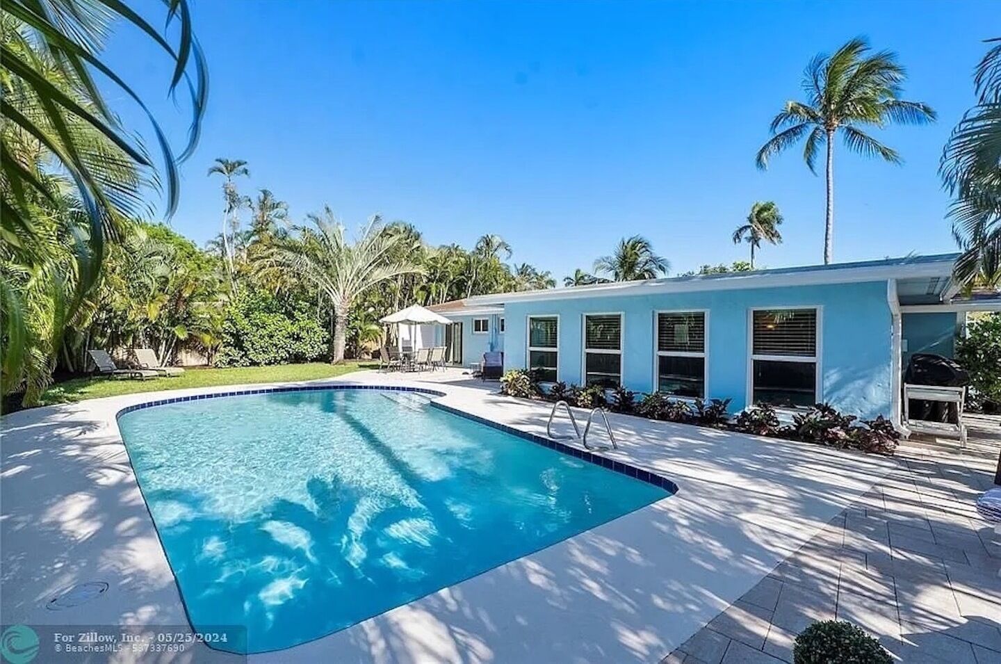 Tropical 3bed/2bath Oasis 2 min from Deerfield Beach!  Heated pool!! 
