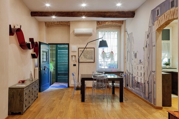 Apartment | Wohnbereich | 35-Zoll-Fernseher mit Digitalempfang