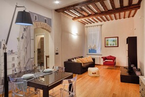 Apartment | Wohnbereich | 35-Zoll-Fernseher mit Digitalempfang