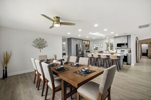 Dining - Palmasis Oasis - A Picturesque Luxury waterfront Getaway (Palm Coast)