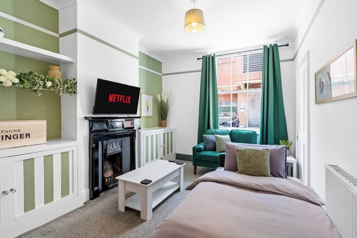 2 室のベッドルーム、アイロン / アイロン台、WiFi、ベッドシーツ