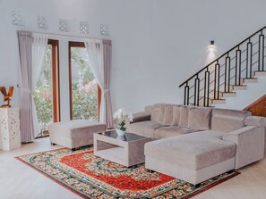 Comfort Villa, Private Pool, Garden View | Living area | Flat-screen TV - Silver Rooster Villa Ubud  (Ubud)