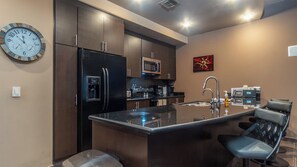Fridge, microwave, oven, stovetop - Las Palomas Cortez 1503 Exceptional Oceanview 2BR 2BA Unit (Puerto Peñasco)