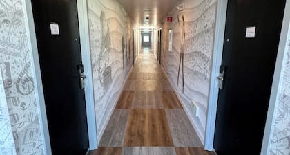 Hotel Rudra - Hollywood