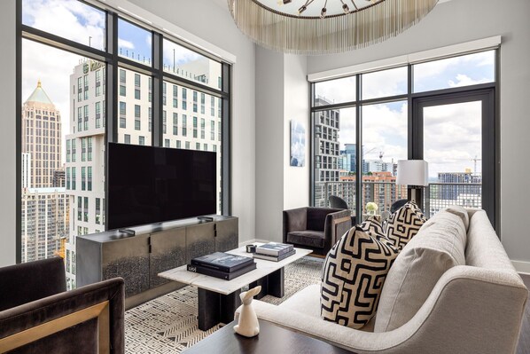 TV connectée, cheminée, baby-foot, espaces bureaux