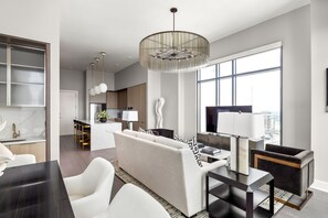 TV connectée, cheminée, baby-foot, espaces bureaux