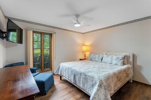 5 slaapkamers, een bureau, een strijkplank/strijkijzer, gratis wifi