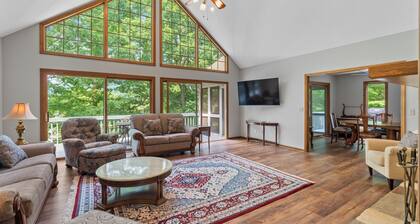 Above The Green - In Rumbling Bald Resort - Spacious 5BR / 3.5BA - On The Golf Course