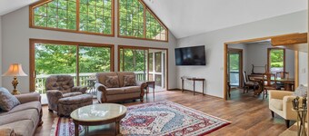 Above The Green - In Rumbling Bald Resort - Spacious 5BR / 3.5BA - On The Golf Course