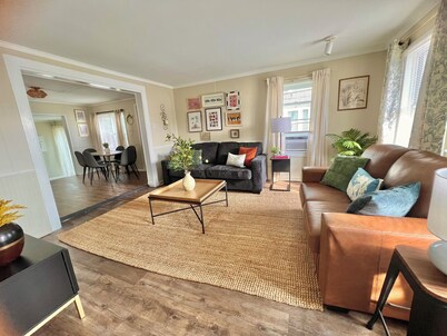Welcome to happy home Oswego 5 bedroom to bathroom house with WiFi and AC