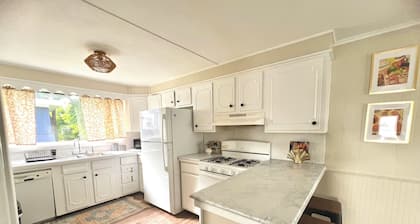 Welcome to happy home Oswego 5 bedroom to bathroom house with WiFi and AC