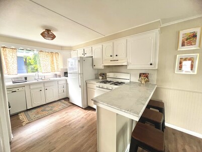 Welcome to happy home Oswego 5 bedroom to bathroom house with WiFi and AC