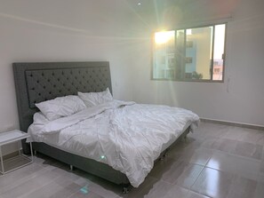 2 quartos, ferros/tábuas de passar roupa, Wi-Fi de cortesia