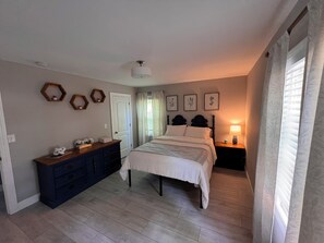 4 bedrooms, iron/ironing board, WiFi, bed sheets