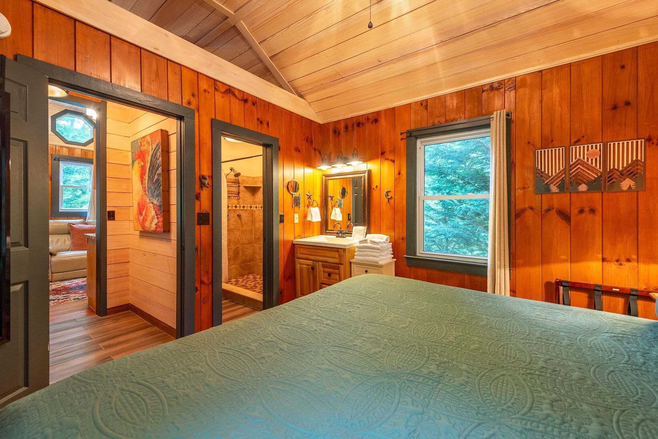 Petite Retreat | Romantic, Hot Tub, Pet Friendly + 15 Min. To Downtown Avl! - Sierra Nevada