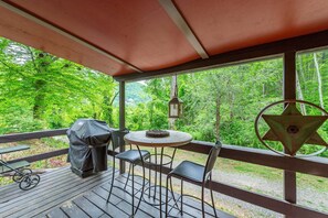 Outdoor dining - Petite Retreat | Romantic, Hot Tub, Pet Friendly + 15 min. to Downtown AVL! (Asheville)
