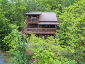 Exterior - Firefly Lodge | Private Log Cabin with Gas Grill & Mountain Views! (Black Mountain)