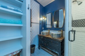 Douche, serviettes fournies