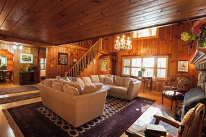 Interior - Sanjema Lodge | Spacious Home in Ridgecrest (Ridgecrest)