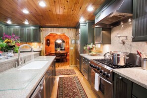 Fridge, microwave, oven, stovetop - Sanjema Lodge | Spacious Home in Ridgecrest (Ridgecrest)