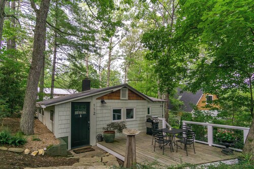 Whispering Pines | Grill, Fire Pit & 5 Min. to Downtown Black Mtn!