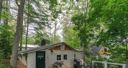 Whispering Pines | Grill, Fire Pit & 5 Min. to Downtown Black Mtn!