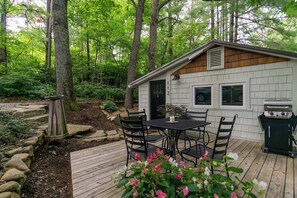 Outdoor dining - Whispering Pines | Grill, Fire Pit & 5 Min. to Downtown Black Mtn! (Black Mountain)