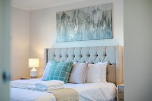 5 bedrooms, desk, laptop workspace, iron/ironing board - StayAU Magnificent Lakefront Villa  (Point Cook)